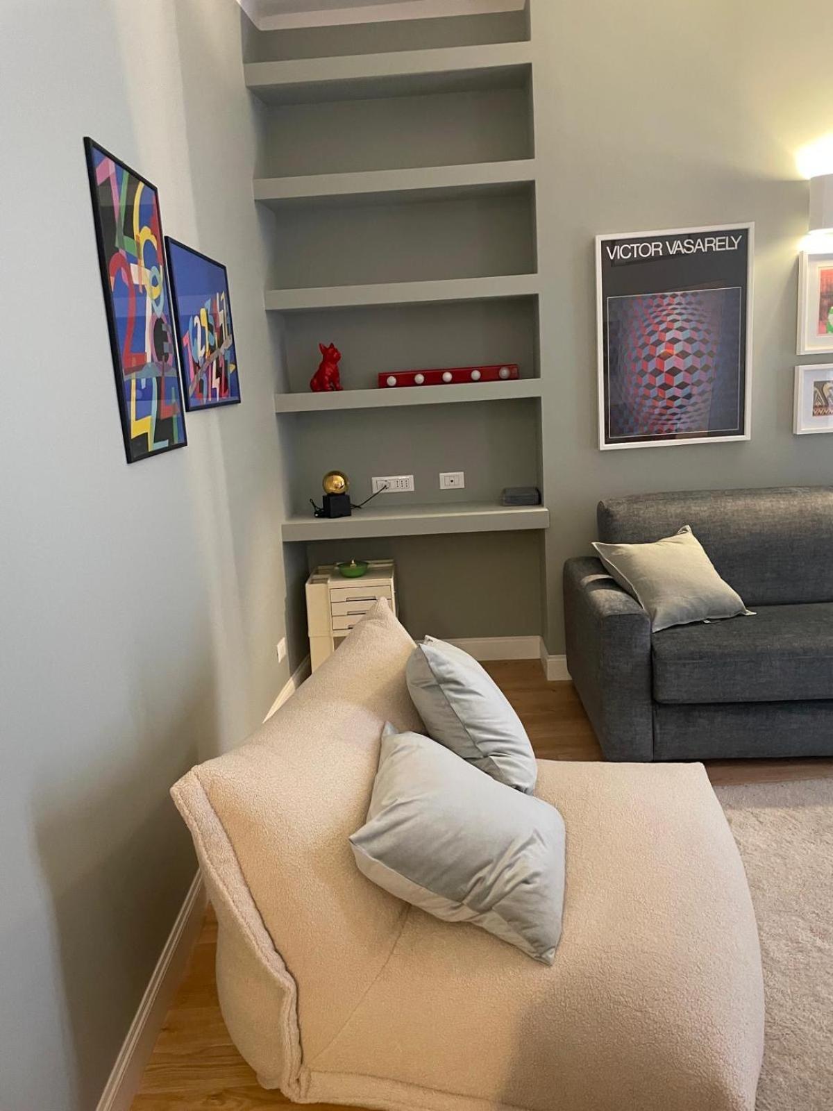 Historic Design House Near Aquarium Apartment