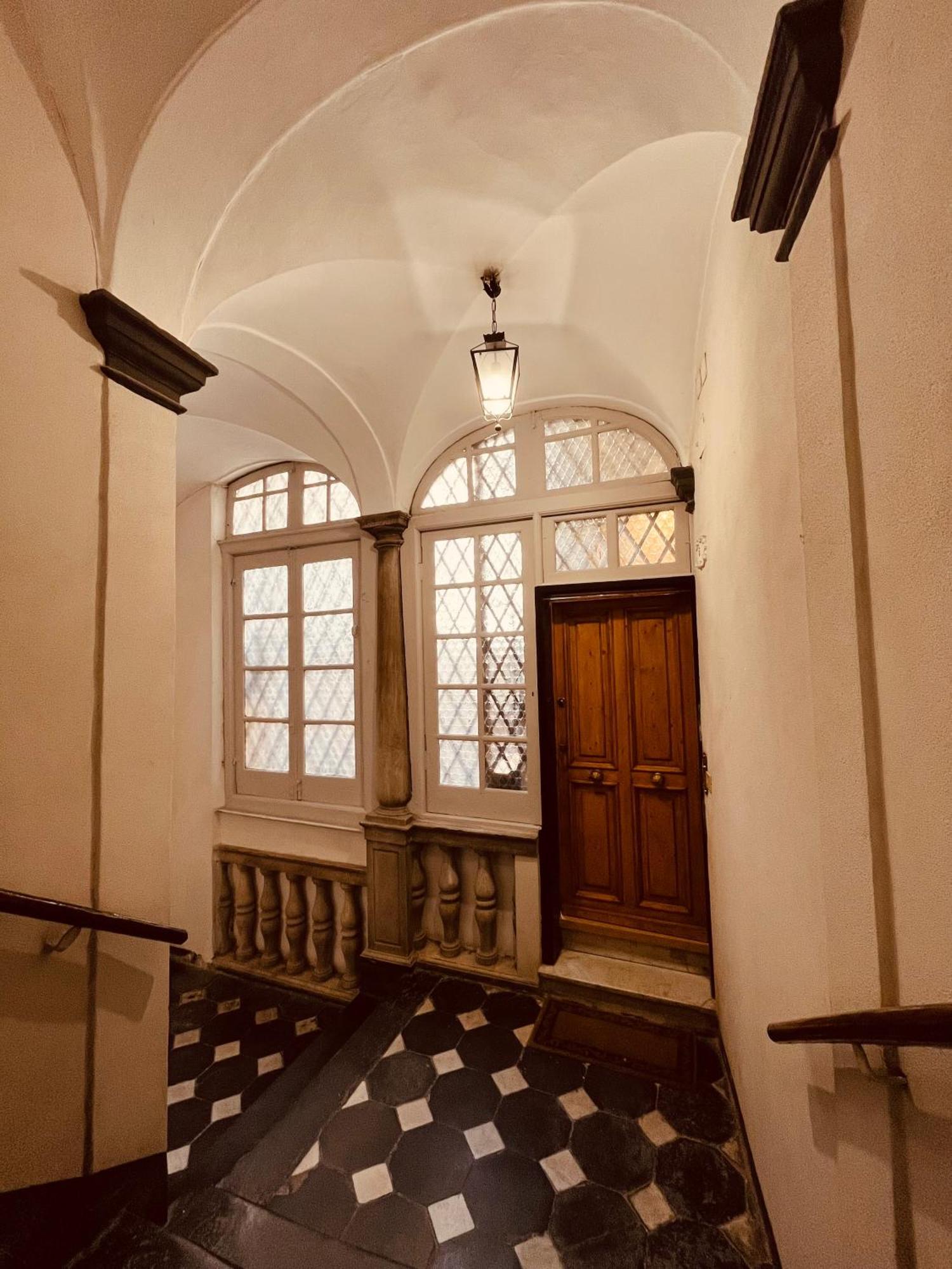 Historic Design House Near Aquarium Apartment *